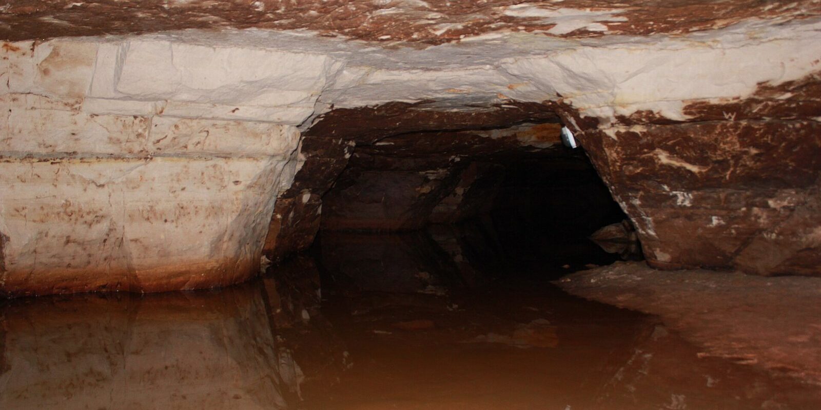 Саблинские пещеры и водопады в Ленинградской области